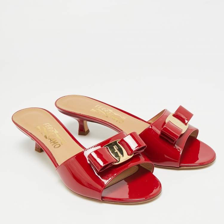 Pre Owned Salvatore Ferragamo Size 40 Red Patent Leather Vara Bow Slide Sandals
