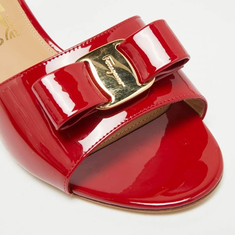 Pre Owned Salvatore Ferragamo Size 40 Red Patent Leather Vara Bow Slide Sandals