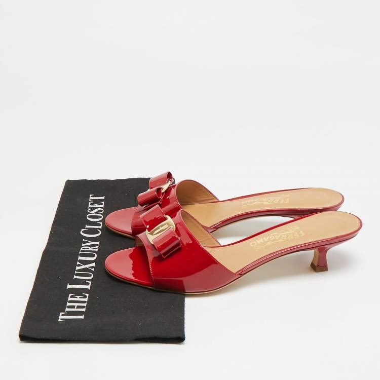 Pre Owned Salvatore Ferragamo Size 40 Red Patent Leather Vara Bow Slide Sandals