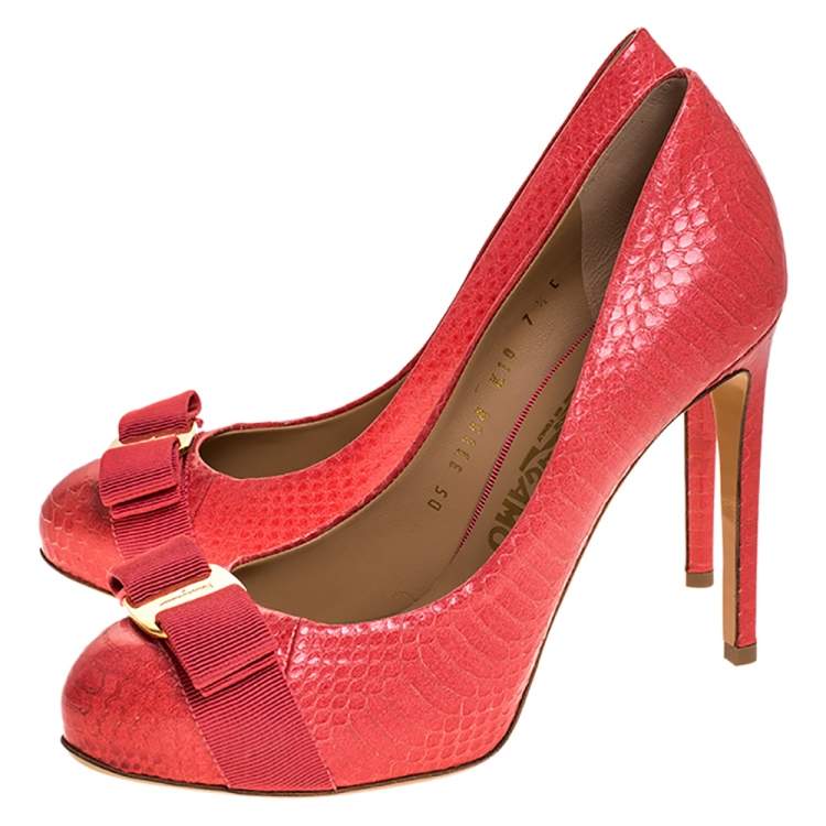 Pre Owned Salvatore Ferragamo Pink Python Leather Vara Bow Platform Pumps Size 38