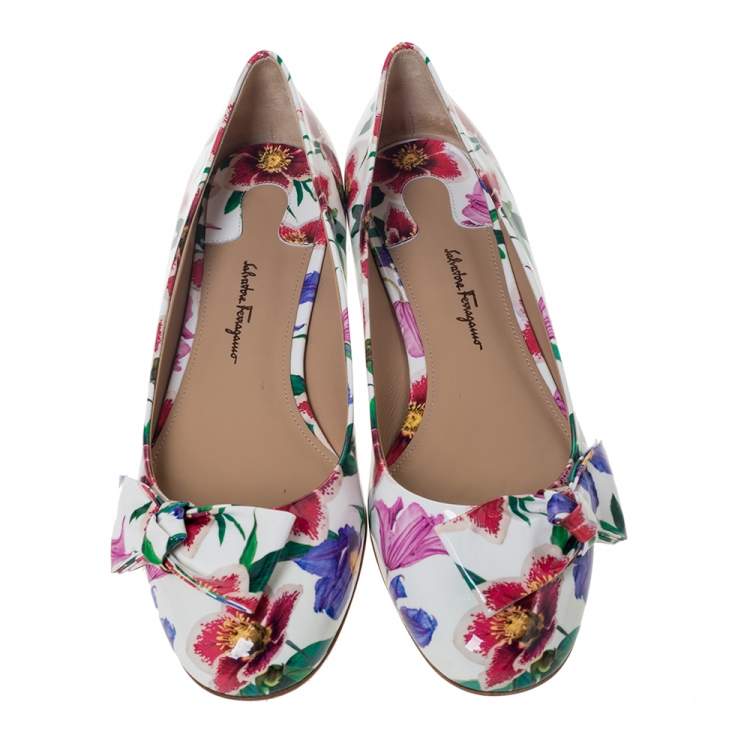Pre Owned Salvatore Ferragamo White Floral Print Patent Leather Avola Bow Ballet Flats Size 39.5