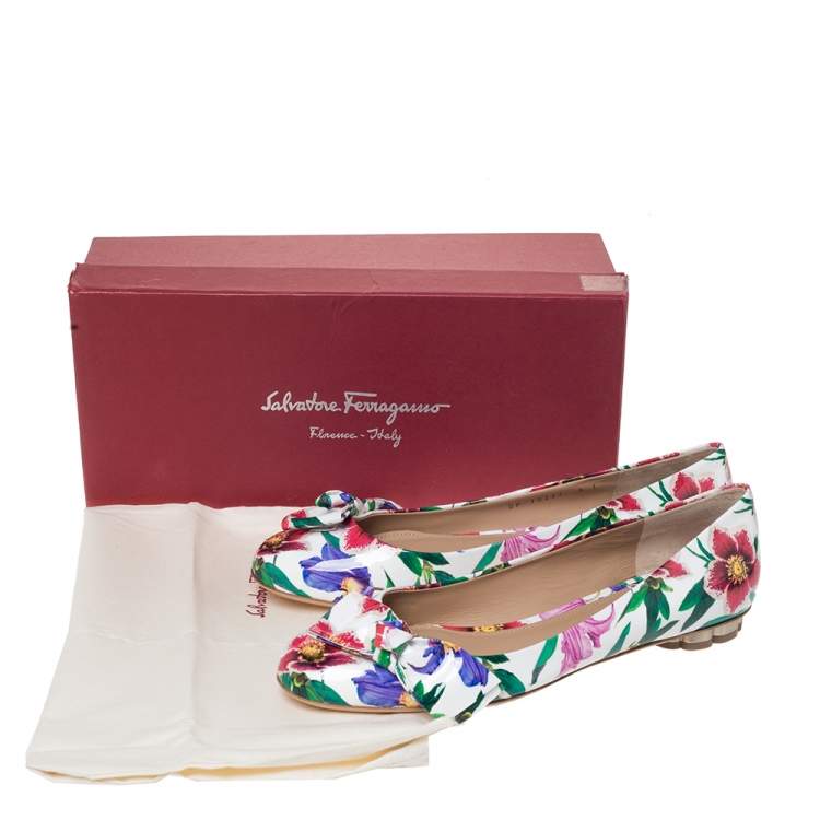 Pre Owned Salvatore Ferragamo White Floral Print Patent Leather Avola Bow Ballet Flats Size 39.5