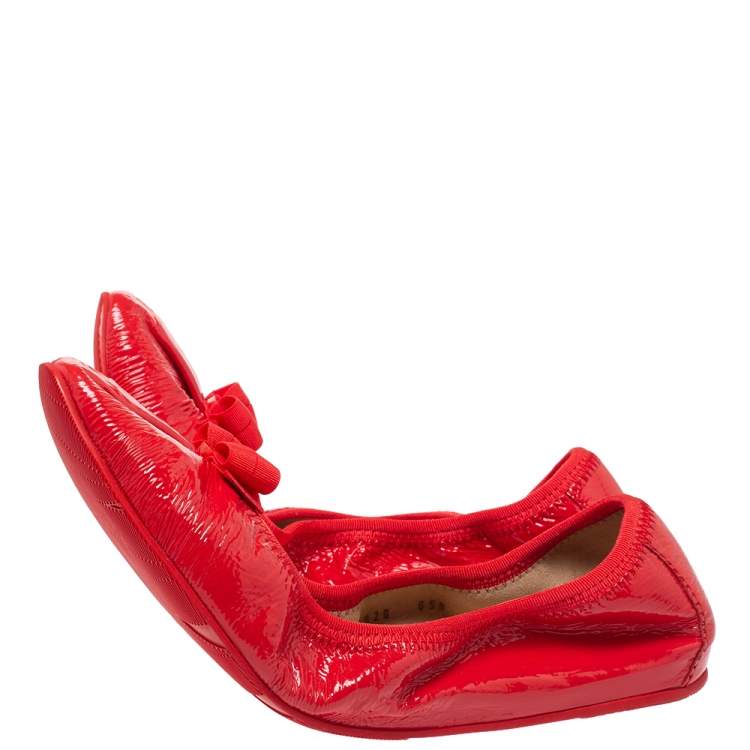 مملوكة مسبقًا Salvatore Ferragamo Red Patent Leather Scrunch Bow Ballet Flats Size 40.5