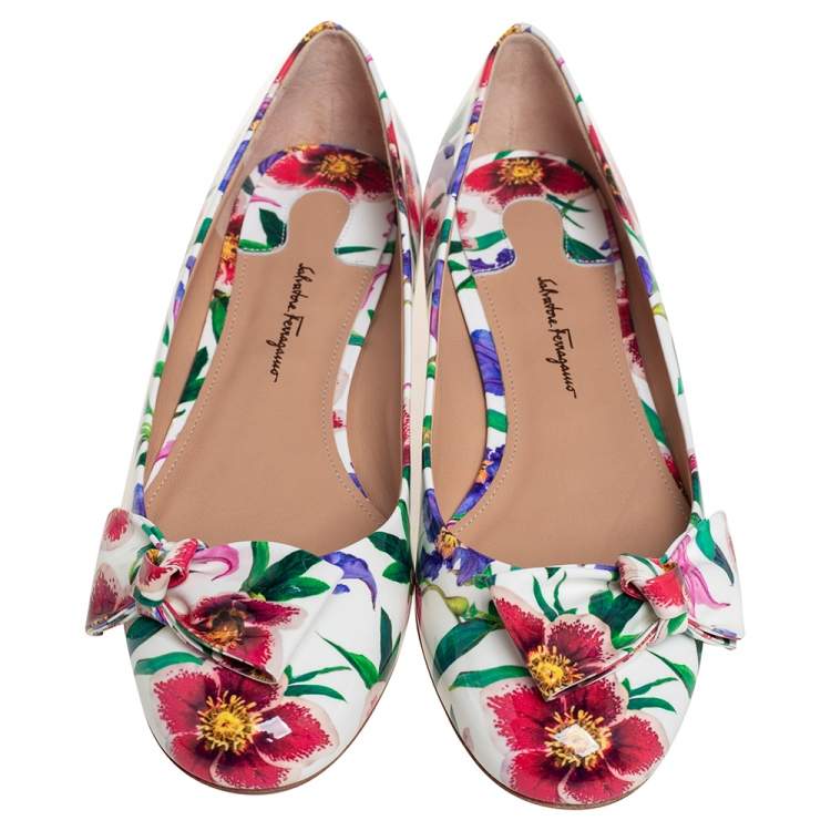 Pre Owned Salvatore Ferragamo White Floral Print Patent Leather Avola Bow Ballet Flats Size 39
