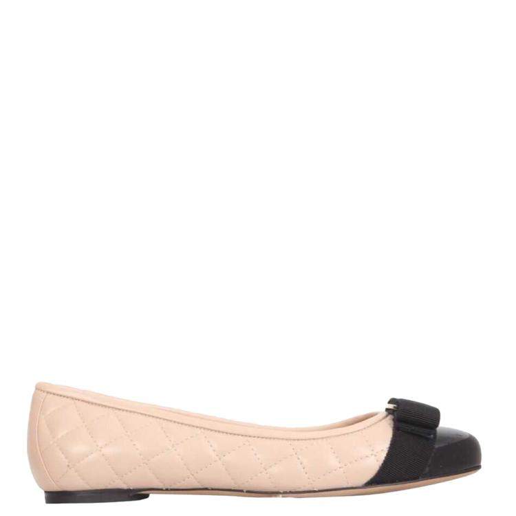 Ferragamo Leather Varina Flats in Beige Black Womens Shoes Flats and flat shoes Ballet flats and ballerina shoes 