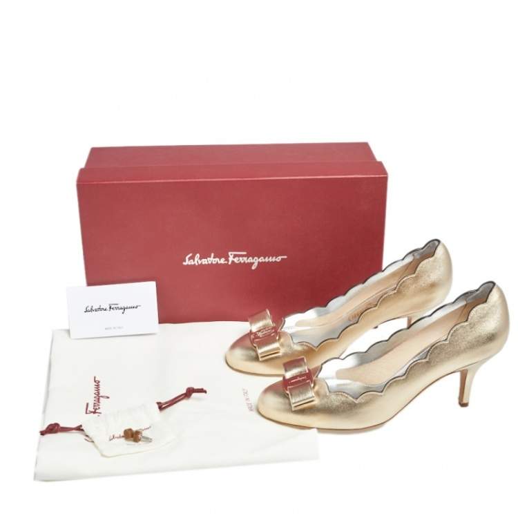 Pre Owned Salvatore Ferragamo Gold Leather Carla Vara Bow Pump Size 37