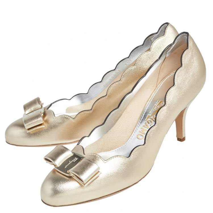 Pre Owned Salvatore Ferragamo Gold Leather Carla Vara Bow Pump Size 37