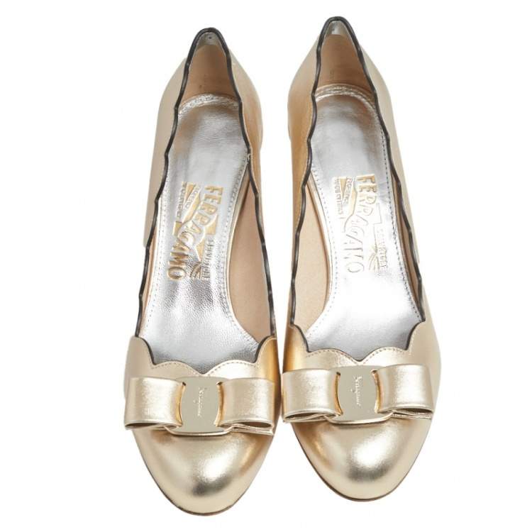 Pre Owned Salvatore Ferragamo Gold Leather Carla Vara Bow Pump Size 37