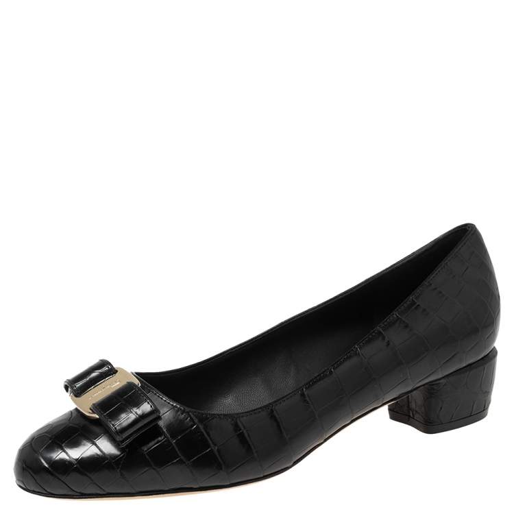 Salvatore Ferragamo Vara 黒 7 1/2 SALVATORE FERRAGAMO Vara black leather mini shouder bag with