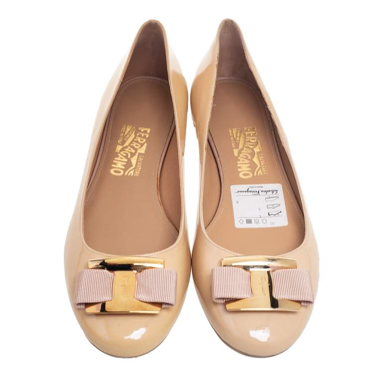 Pre Owned Salvatore Ferragamo Beige Patent Leather Vara Bow Ballet Flats Size 40.5