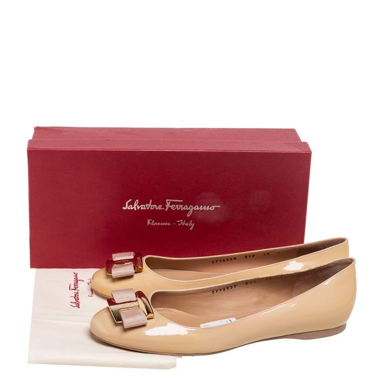 Pre Owned Salvatore Ferragamo Beige Patent Leather Vara Bow Ballet Flats Size 40.5