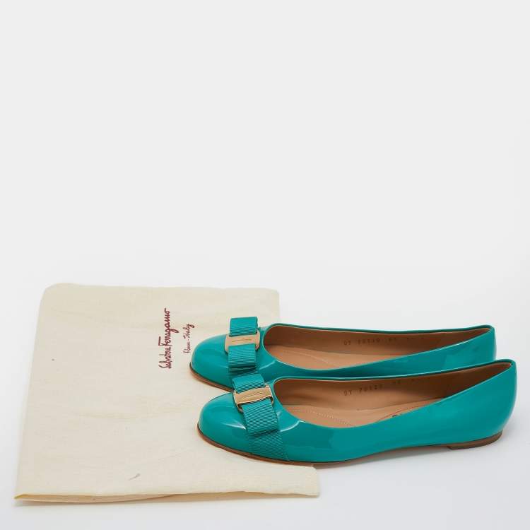 Pre Owned Salvatore Ferragamo Green Patent Leather Vara Bow Ballet Flats Size 37