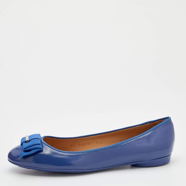مملوكة مسبقًا Salvatore Ferragamo Blue Patent Leather My Knot Ballet Flats Size 40