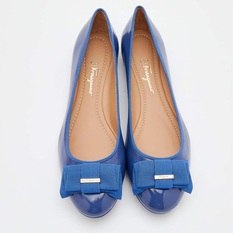 مملوكة مسبقًا Salvatore Ferragamo Blue Patent Leather My Knot Ballet Flats Size 40
