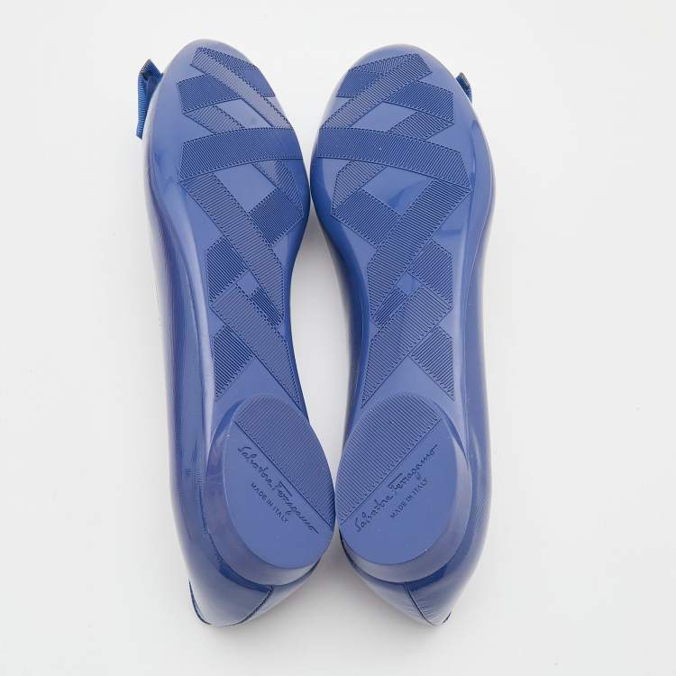 مملوكة مسبقًا Salvatore Ferragamo Blue Patent Leather My Knot Ballet Flats Size 40