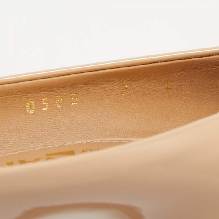 Pre Owned Salvatore Ferragamo Beige Patent Leather Vara Bow Pumps Size 37.5