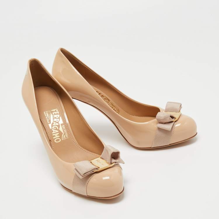 Pre Owned Salvatore Ferragamo Beige Patent Leather Vara Bow Pumps Size 37.5