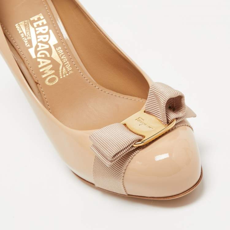 Pre Owned Salvatore Ferragamo Beige Patent Leather Vara Bow Pumps Size 37.5