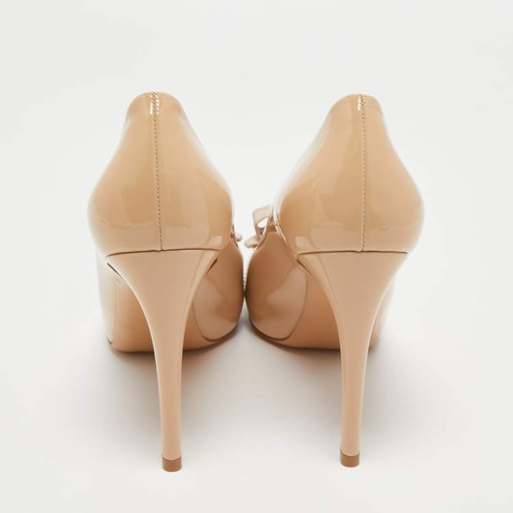 Pre Owned Salvatore Ferragamo Beige Patent Leather Vara Bow Pumps Size 37.5