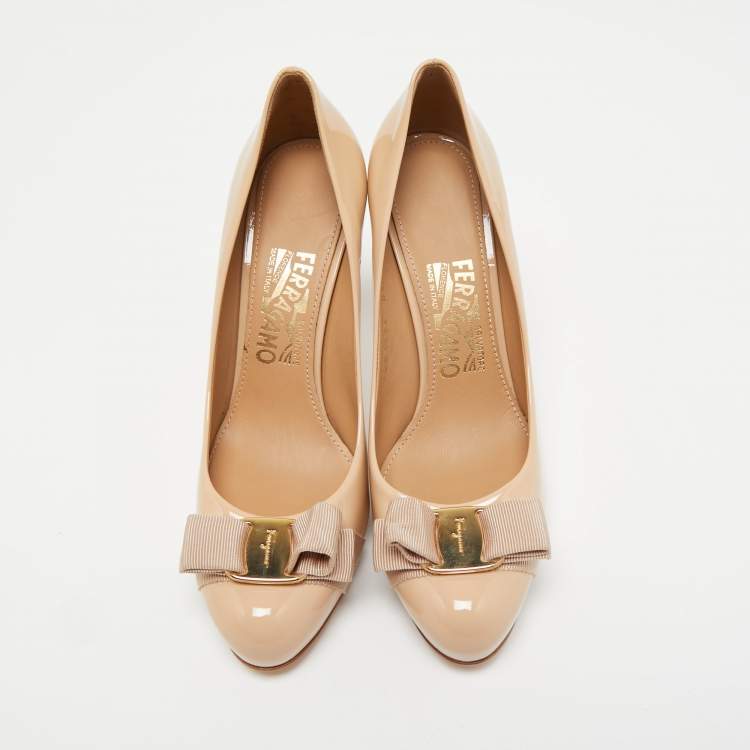 Pre Owned Salvatore Ferragamo Beige Patent Leather Vara Bow Pumps Size 37.5