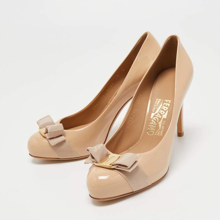 Pre Owned Salvatore Ferragamo Beige Patent Leather Vara Bow Pumps Size 37.5