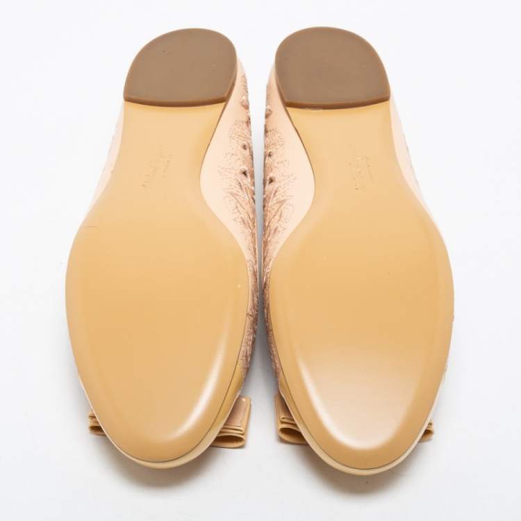 Pre Owned Salvatore Ferragamo Beige Leather and Patent Leather Vara Bow Ballet Flats Size 40.5 
