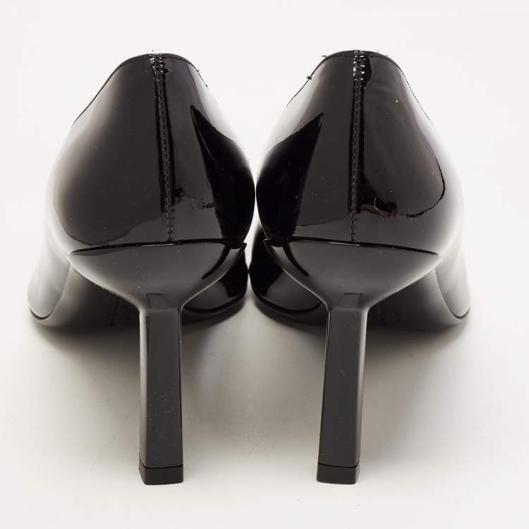 مملوكة مسبقًا Salvatore Ferragamo Black Patent Leather Vara Bow Pumps Size 39.5