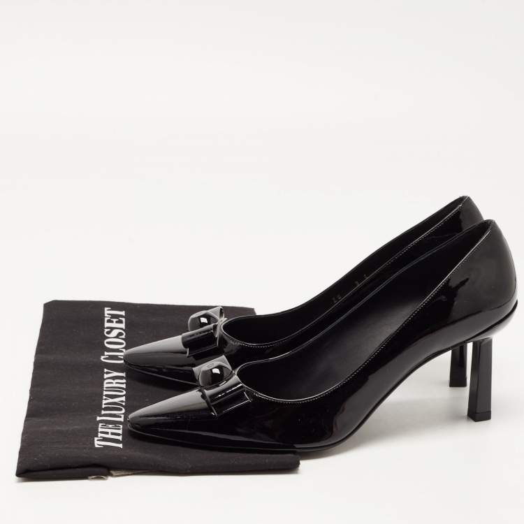 مملوكة مسبقًا Salvatore Ferragamo Black Patent Leather Vara Bow Pumps Size 39.5