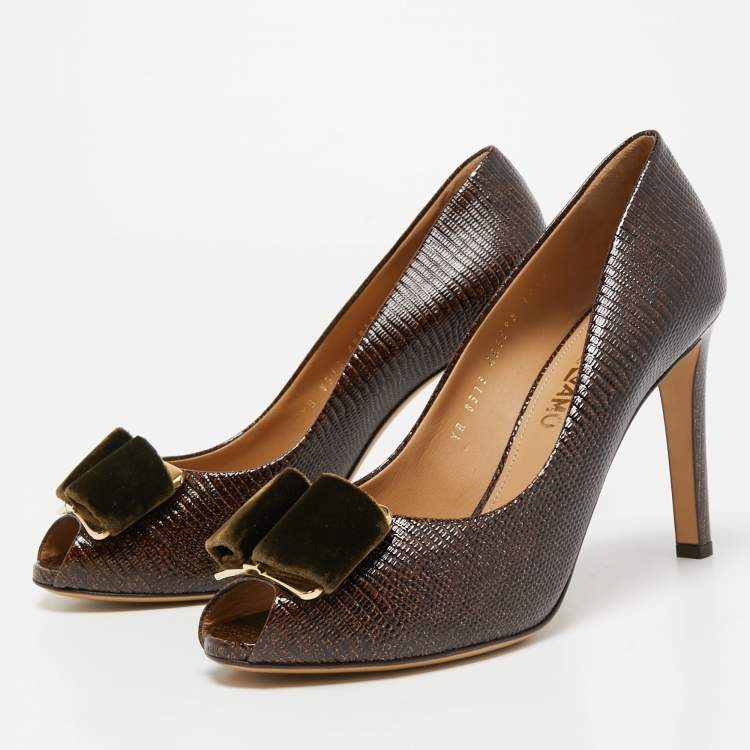 Pre Owned Salvatore Ferragamo Brown Lizard Embossed Leather Vara Bow Peep Toe Pumps Size 41