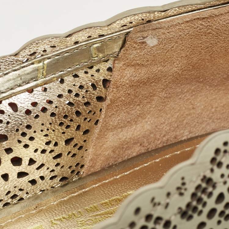 Pre Owned Salvatore Ferragamo Gold Leather Laser Cut Vara Pumps Size 37.5