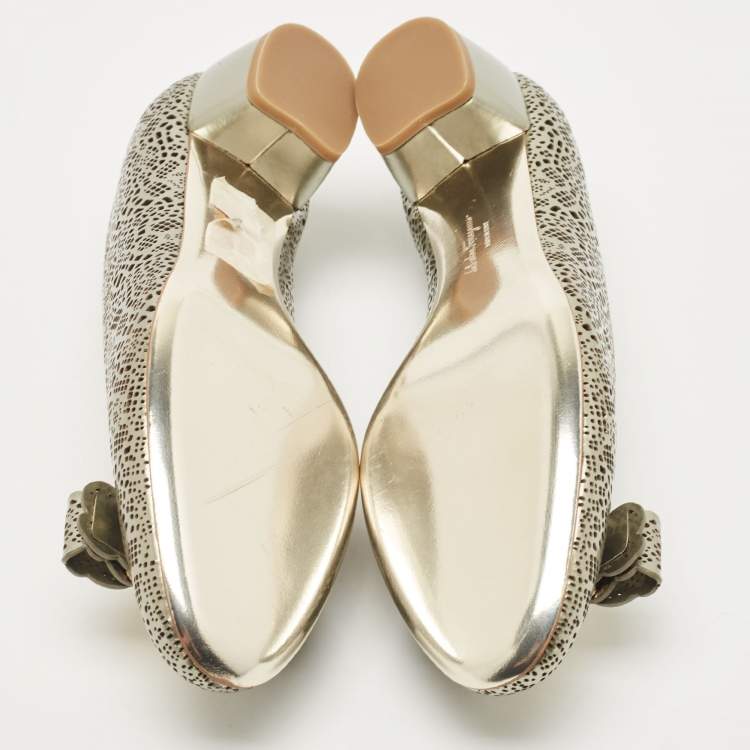 Pre Owned Salvatore Ferragamo Gold Leather Laser Cut Vara Pumps Size 37.5