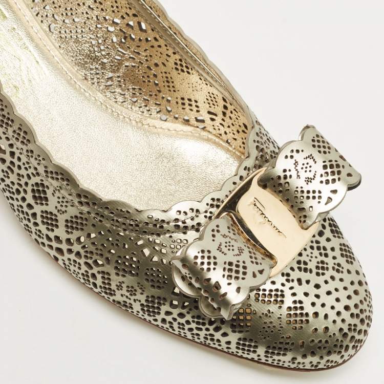 Pre Owned Salvatore Ferragamo Gold Leather Laser Cut Vara Pumps Size 37.5