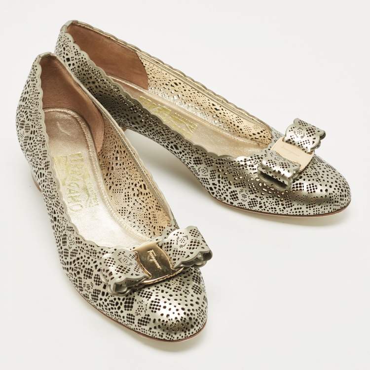 Pre Owned Salvatore Ferragamo Gold Leather Laser Cut Vara Pumps Size 37.5