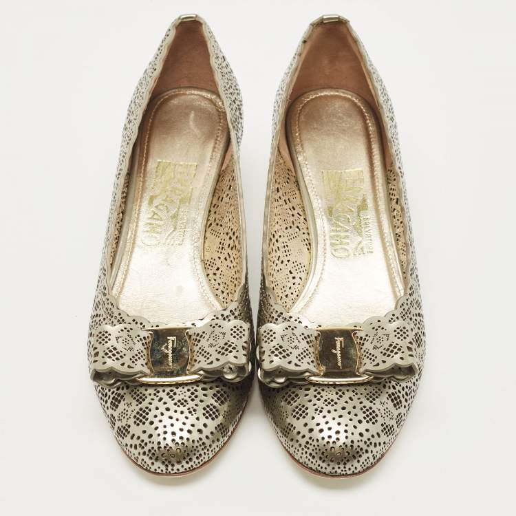 Pre Owned Salvatore Ferragamo Gold Leather Laser Cut Vara Pumps Size 37.5