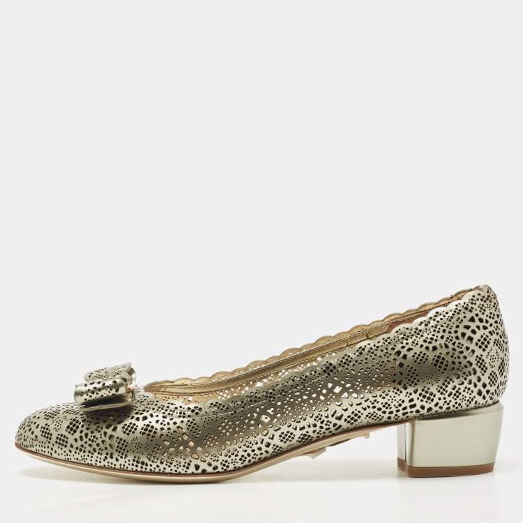 Pre Owned Salvatore Ferragamo Gold Leather Laser Cut Vara Pumps Size 37.5