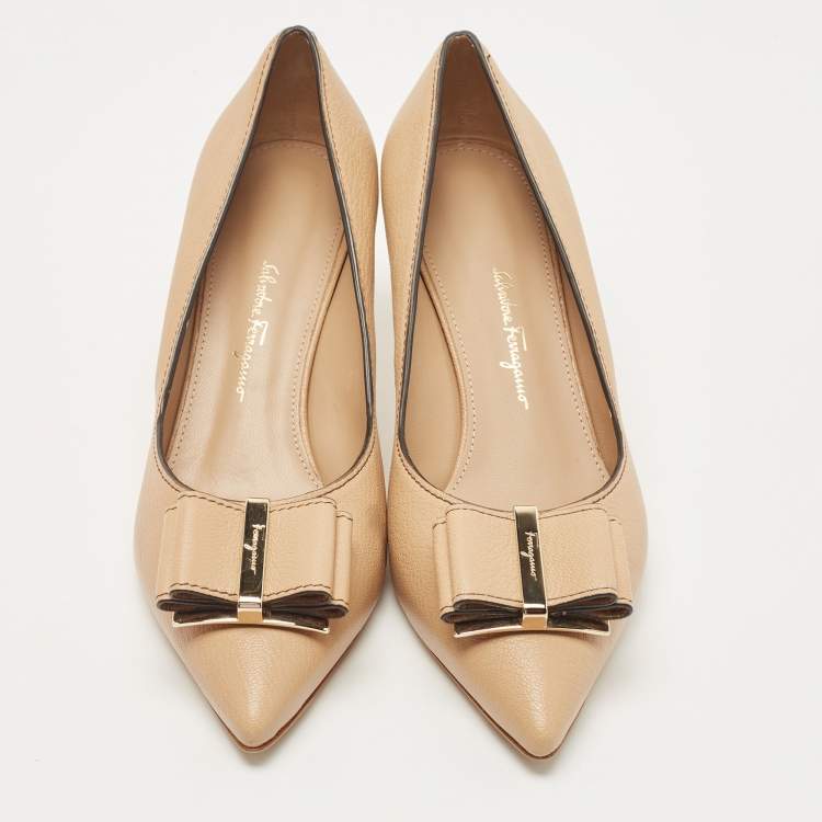 Pre Owned Salvatore Ferragamo Beige Leather Mimi Bow Detail Pointed Toe Pumps Size 36.5