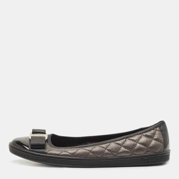 Pre Owned Salvatore Ferragamo Black/Bronze Quilted Leather and Patent Varina Ballet Flats Size 37