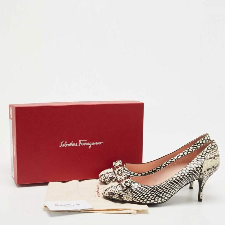 Pre Owned Salvatore Ferragamo Cream/Black Water Snakeskin Pumps Size 40.5