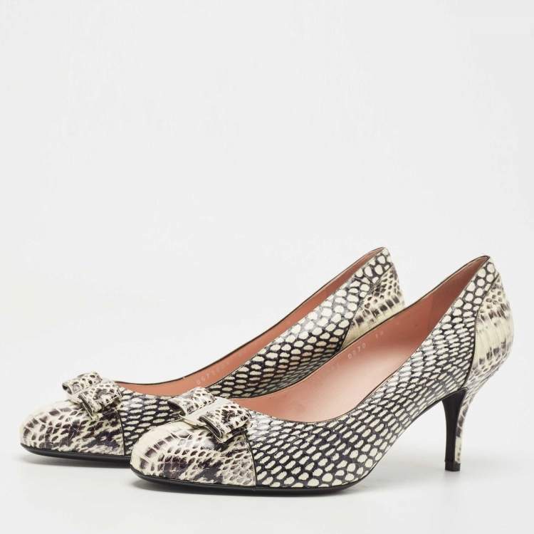 Pre Owned Salvatore Ferragamo Cream/Black Water Snakeskin Pumps Size 40.5