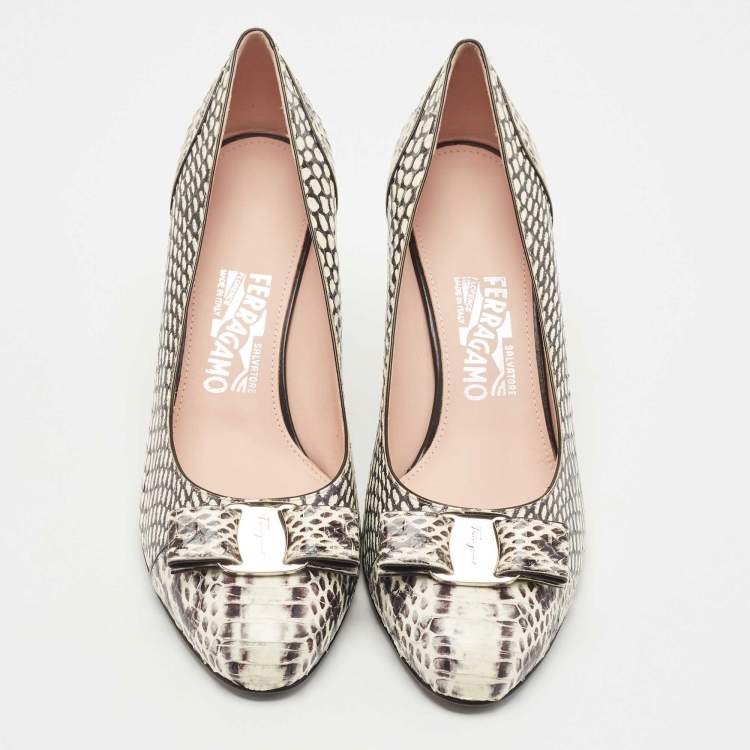 Pre Owned Salvatore Ferragamo Cream/Black Water Snakeskin Pumps Size 40.5