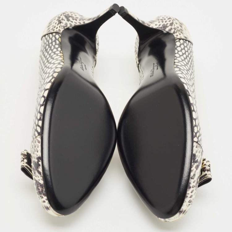 Pre Owned Salvatore Ferragamo Cream/Black Water Snakeskin Pumps Size 40.5