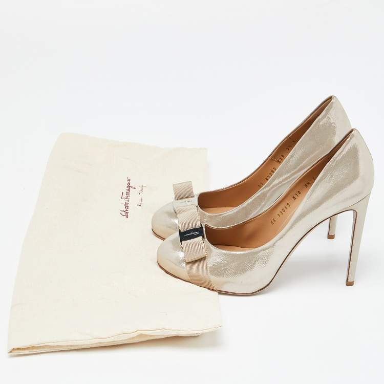 Pre Owned Salvatore Ferragamo Metallic Laminated Suede Vara Bow Pumps Size 40