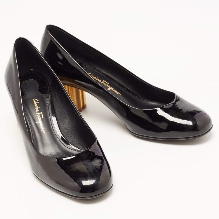 مملوكة مسبقًا Salvatore Ferragamo Black Patent Flower Heel Pumps Size 37