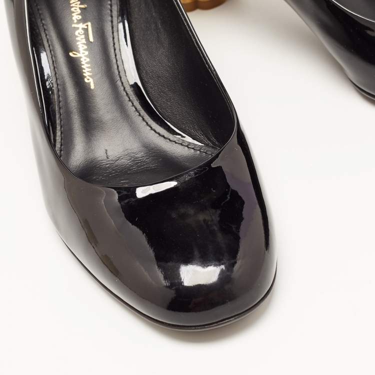 مملوكة مسبقًا Salvatore Ferragamo Black Patent Flower Heel Pumps Size 37