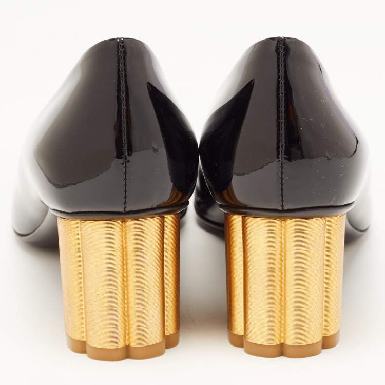 مملوكة مسبقًا Salvatore Ferragamo Black Patent Flower Heel Pumps Size 37