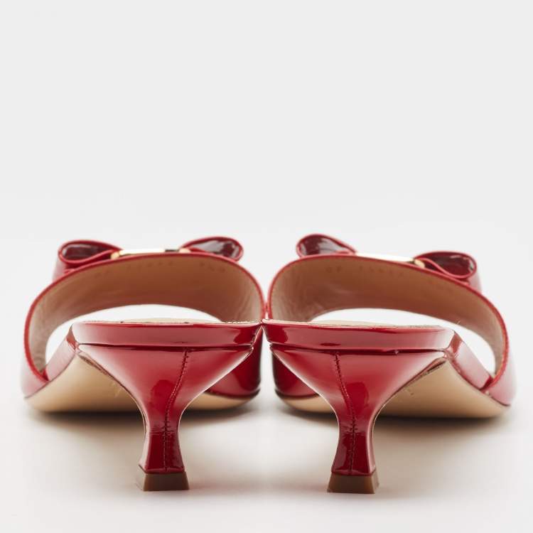 Pre Owned Salvatore Ferragamo Red Patent Vara Bow Wristwatch Slides Size 40