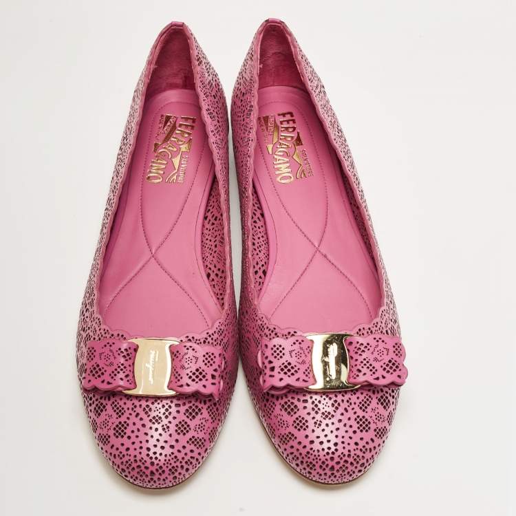 Pre Owned Salvatore Ferragamo Magenta Leather Lasercut Vara Bow Ballet Flats Size 40.5