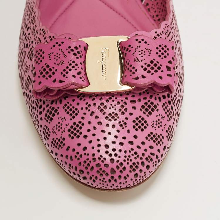 Pre Owned Salvatore Ferragamo Magenta Leather Lasercut Vara Bow Ballet Flats Size 40.5