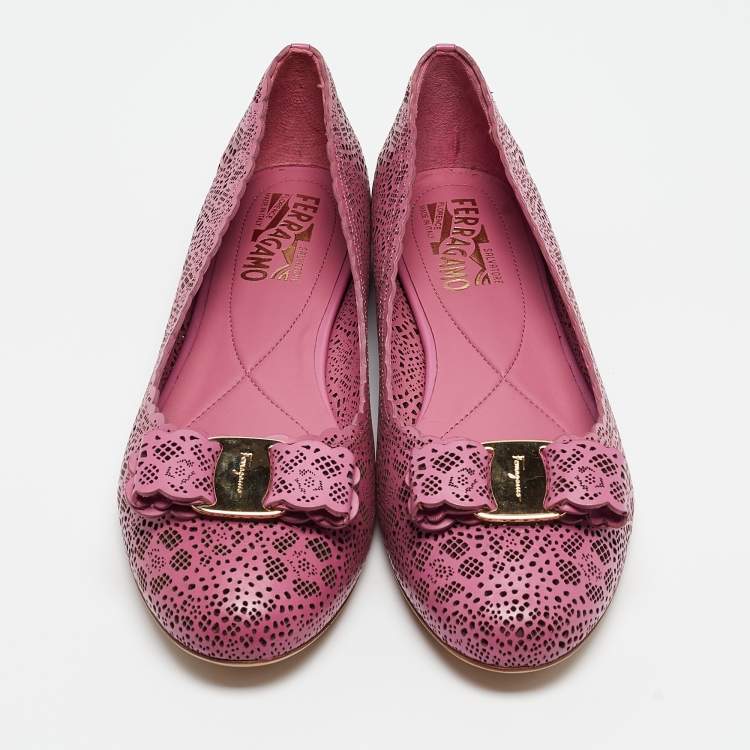 Pre Owned Salvatore Ferragamo Pink Leather Lasercut vara Ballet Flats Size 40.5