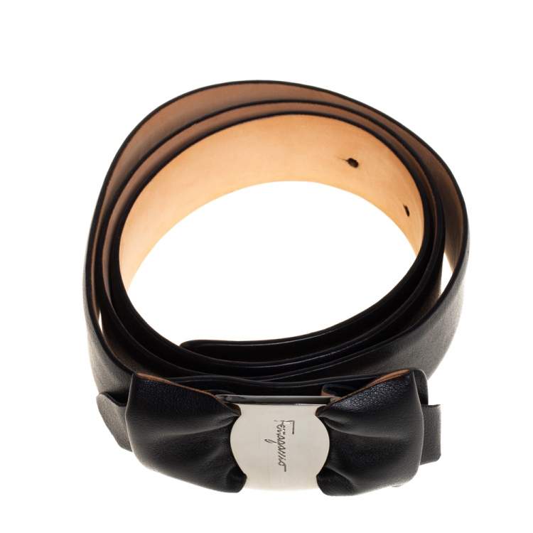 مملوكة مسبقًا Salvatore Ferragamo Black Leather Vara Bow Belt 85 CM